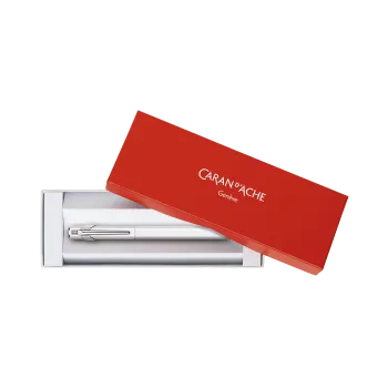 CARAN D'ACHE ΠΕΝΑ MEDIUM 849 PLUME CLASSIC ΛΕΥΚΟ