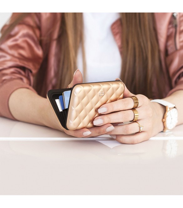 ΠΟΡΤΟΦΟΛΙ ΑΛΟΥΜΙΝΙΟΥ ΠΡΟΣΤΑΣΙΑΣ ΚΑΡΤΩΝ OGON QUILTED BUTTON ROSE-GOLD