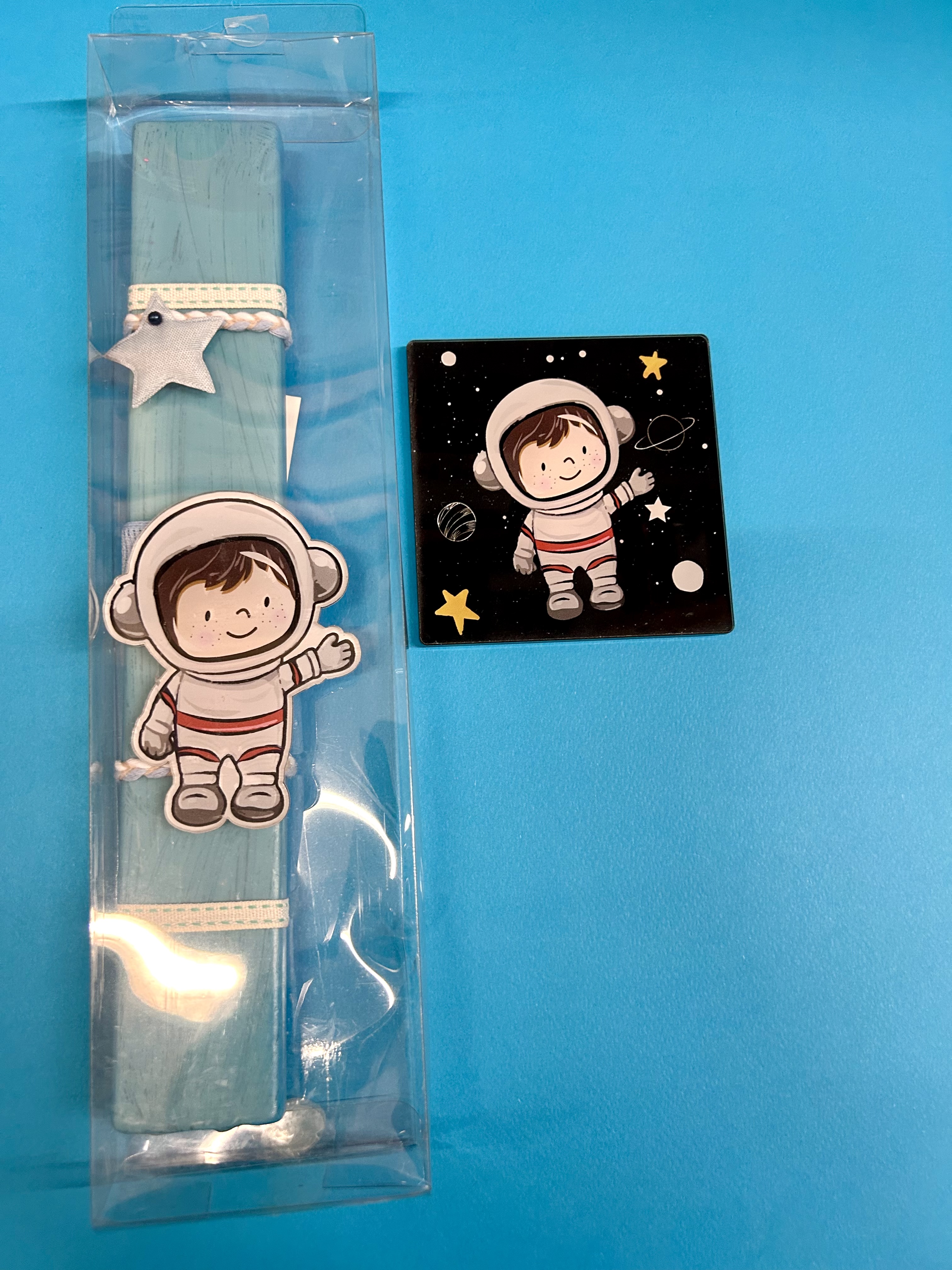 ΛΑΜΠΑΔΑ ΜΕ ΑΣΤΡΟΝΑΥΤΗ PLEXIGLASS ΚΑΙ ΣΟΥΒΕΡ