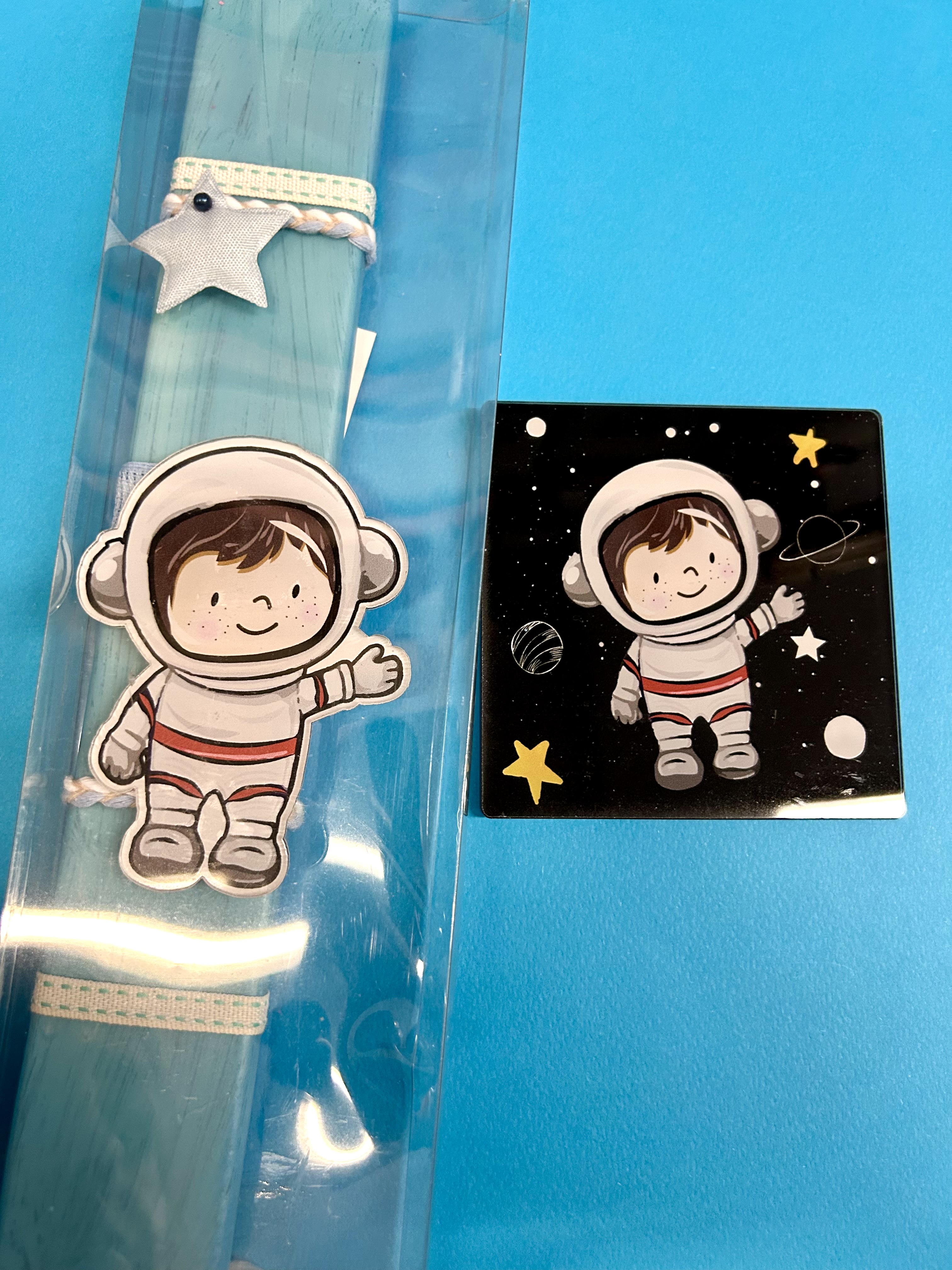 ΛΑΜΠΑΔΑ ΜΕ ΑΣΤΡΟΝΑΥΤΗ PLEXIGLASS ΚΑΙ ΣΟΥΒΕΡ