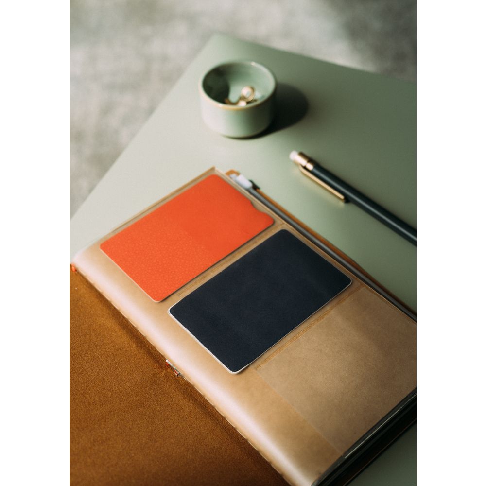 ΤΑΞΙΔΙΩΤΙΚΟ ΤΕΤΡΑΔΙΟ ΜΕ ΜΑΛΑΚΟ ΕΞΩΦΥΛΛΟ ΑΠΟ ΔΕΡΜΑΤΙΝΗ 12Χ20 DISNEY 100Η ΕΠΕΤΕΙΟΣ MICKEY MOUSE